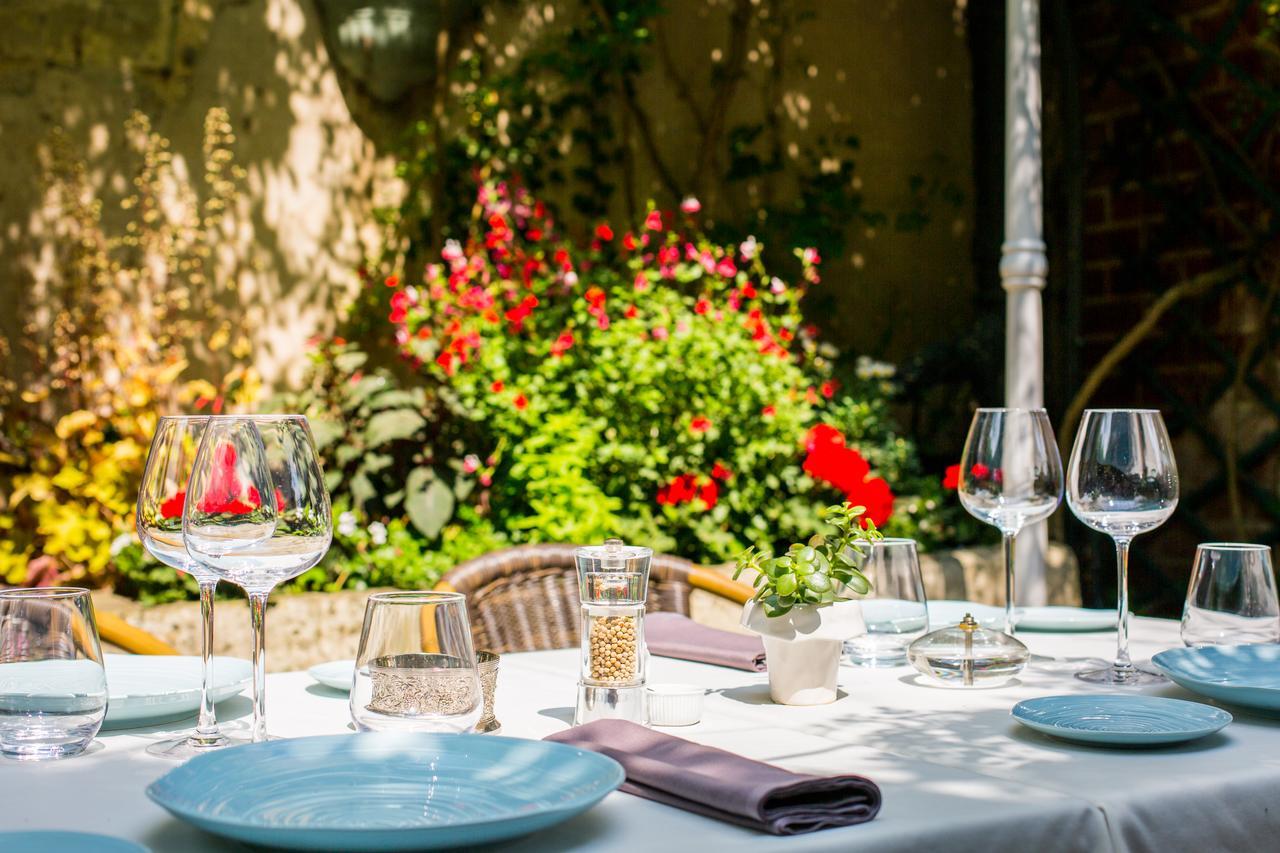 Logis Hotels Restaurant La Mere Hamard Semblancay ภายนอก รูปภาพ